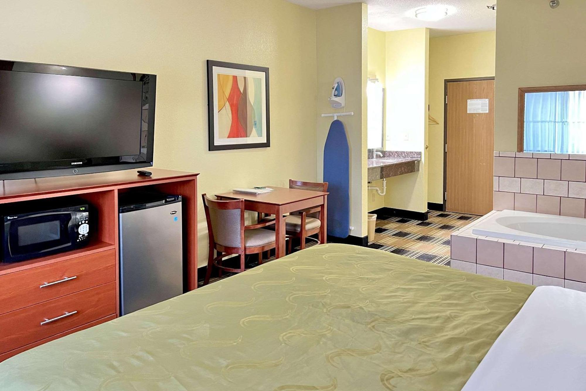 Quality Inn & Suites Wisconsin Dells Downtown - Waterparks Area Exterior foto